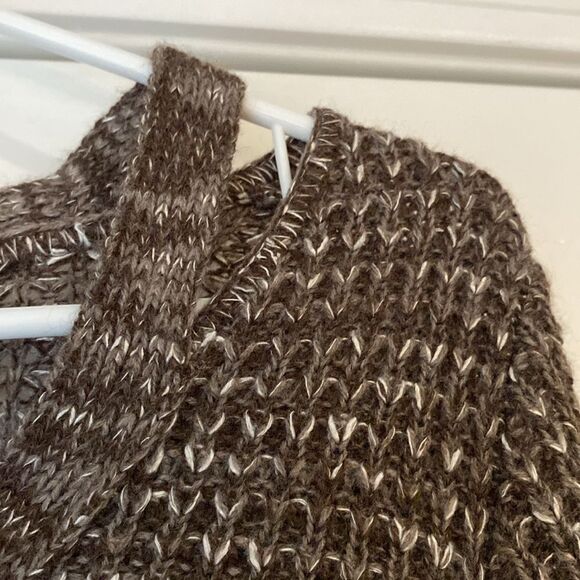 American Eagle Brown Peek a boo shoulder V neck sweater size Small - Picture 4 of 7